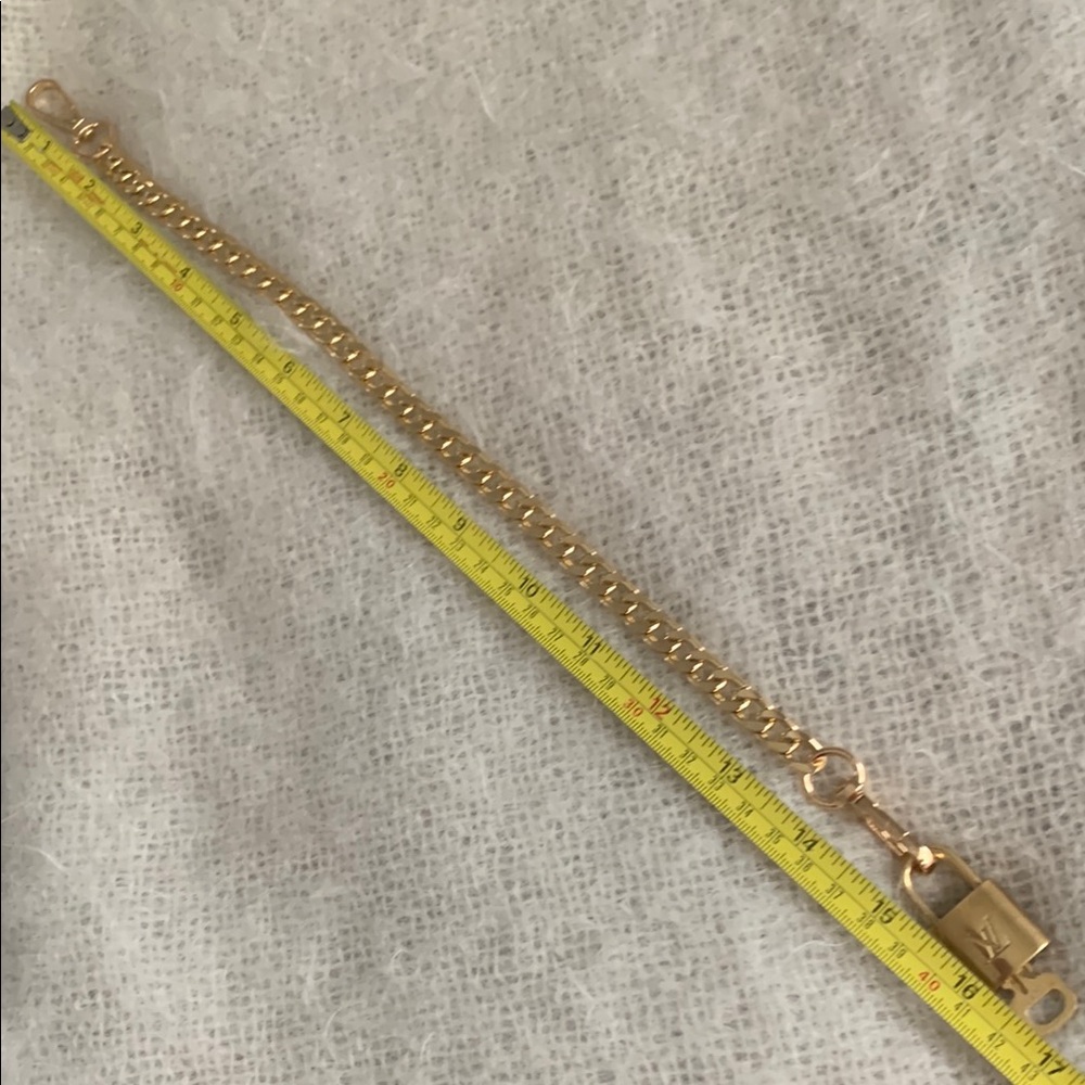 LV Louis Vuitton Goldtone Lock and Key with Unbranded Chain - Picture 7 of 8